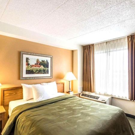 Quality Inn & Suites ميلووكي المظهر الخارجي الصورة