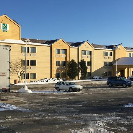Quality Inn & Suites ميلووكي المظهر الخارجي الصورة