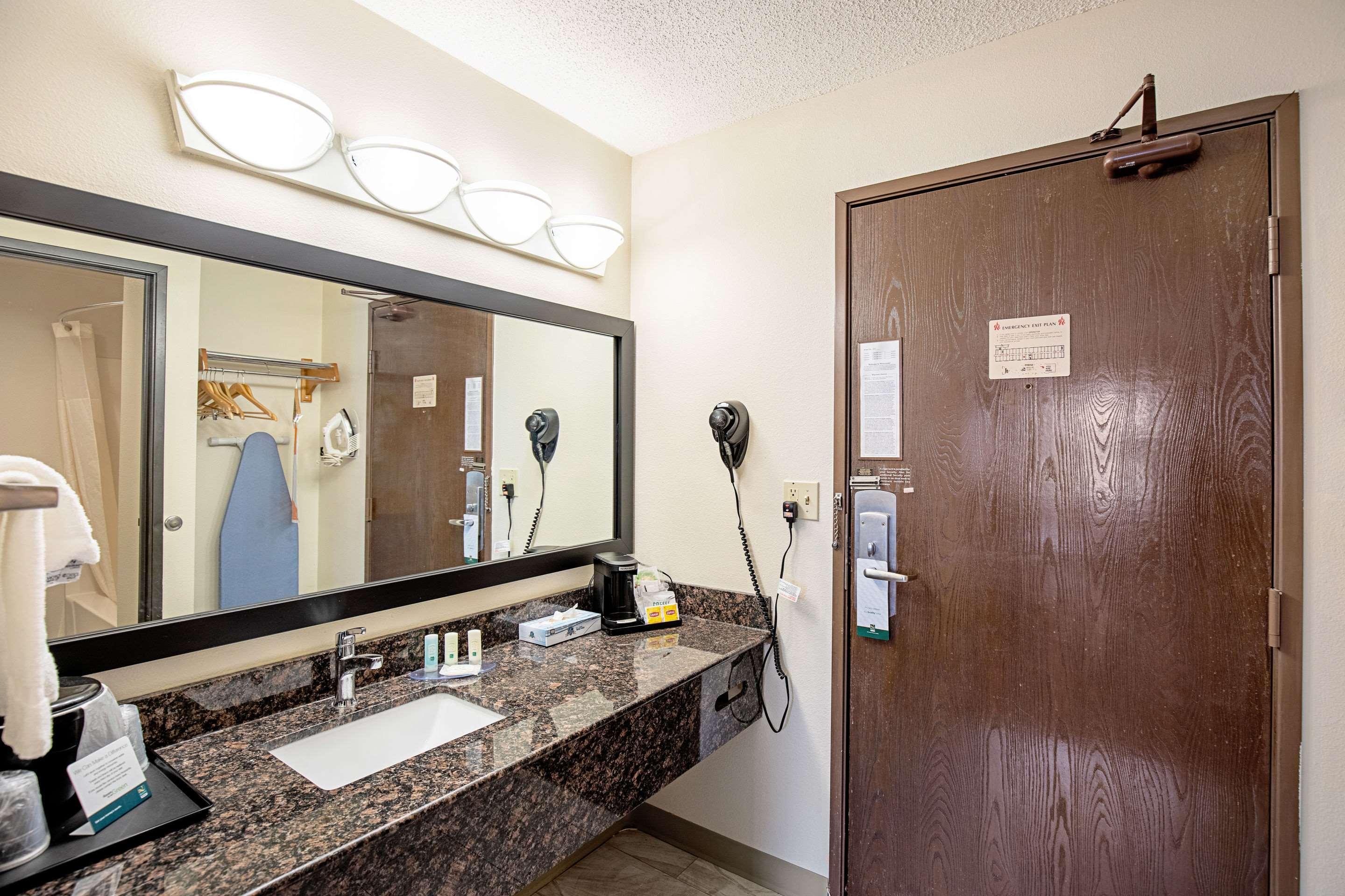 Quality Inn & Suites ميلووكي المظهر الخارجي الصورة
