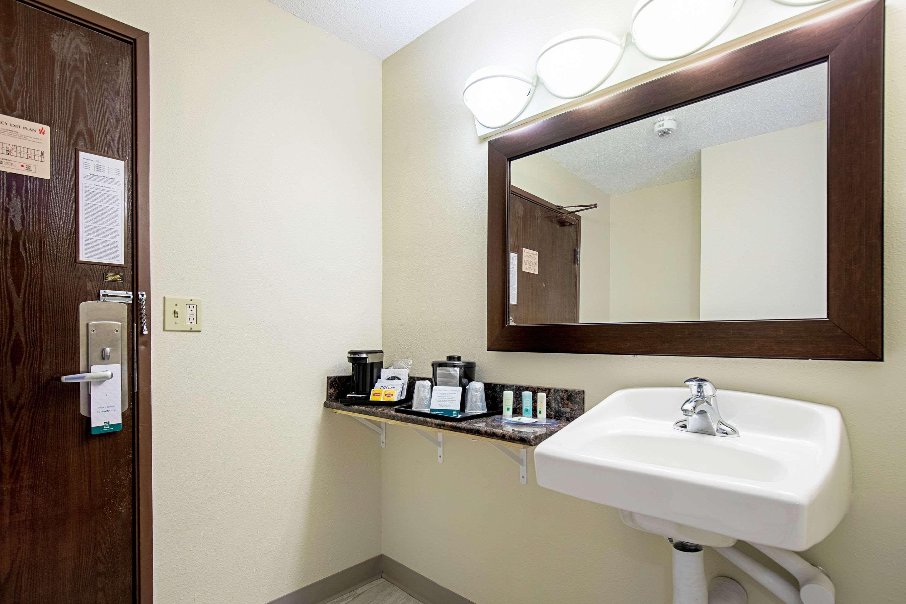 Quality Inn & Suites ميلووكي المظهر الخارجي الصورة
