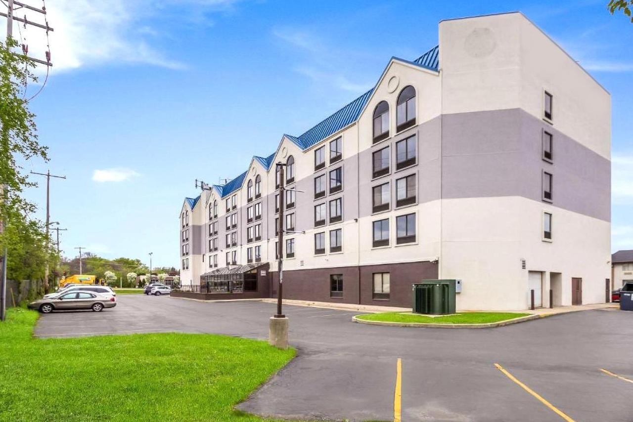 Quality Inn & Suites ميلووكي المظهر الخارجي الصورة