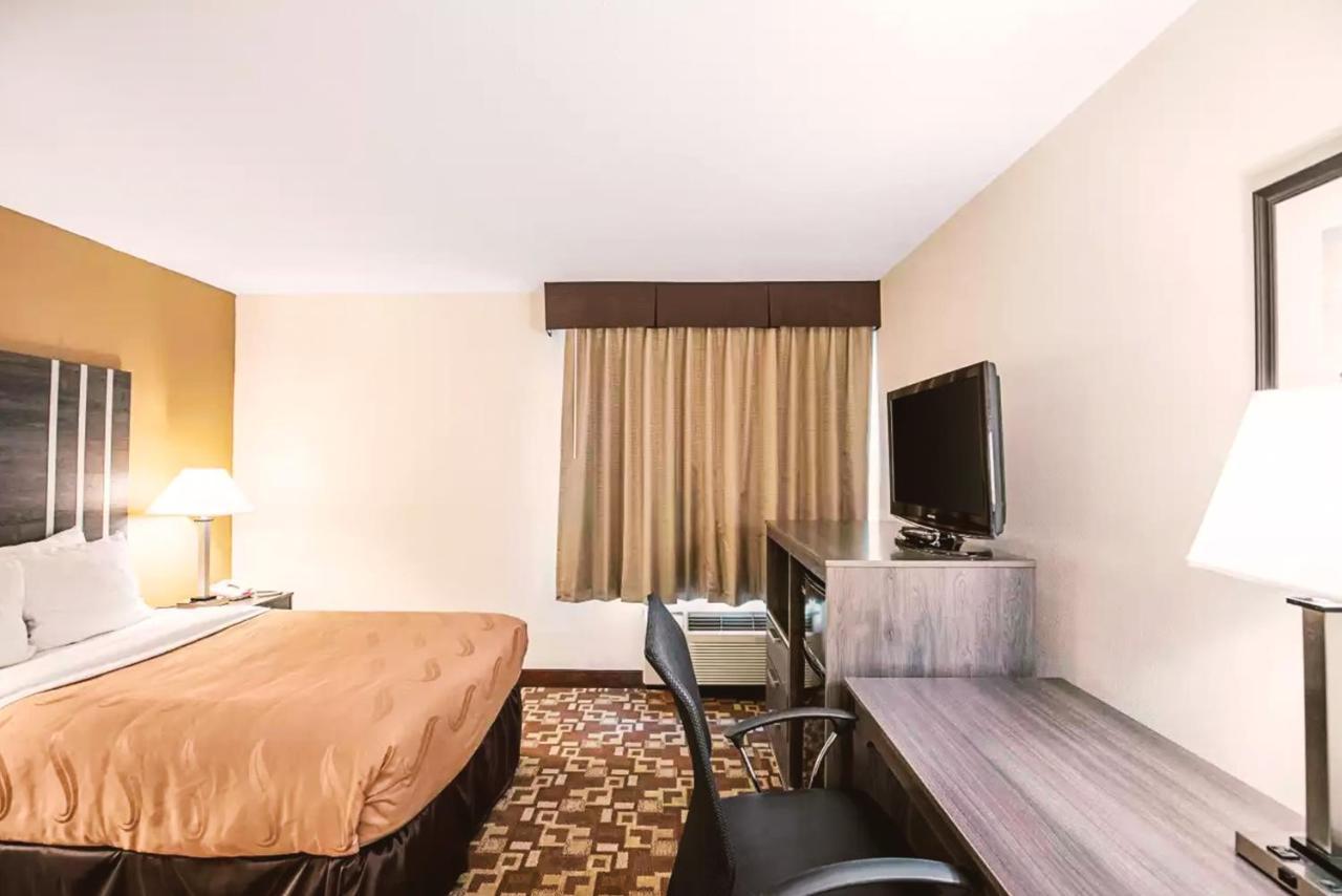 Quality Inn & Suites ميلووكي المظهر الخارجي الصورة