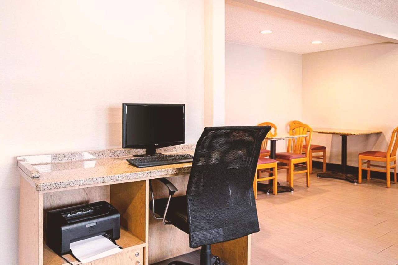 Quality Inn & Suites ميلووكي المظهر الخارجي الصورة