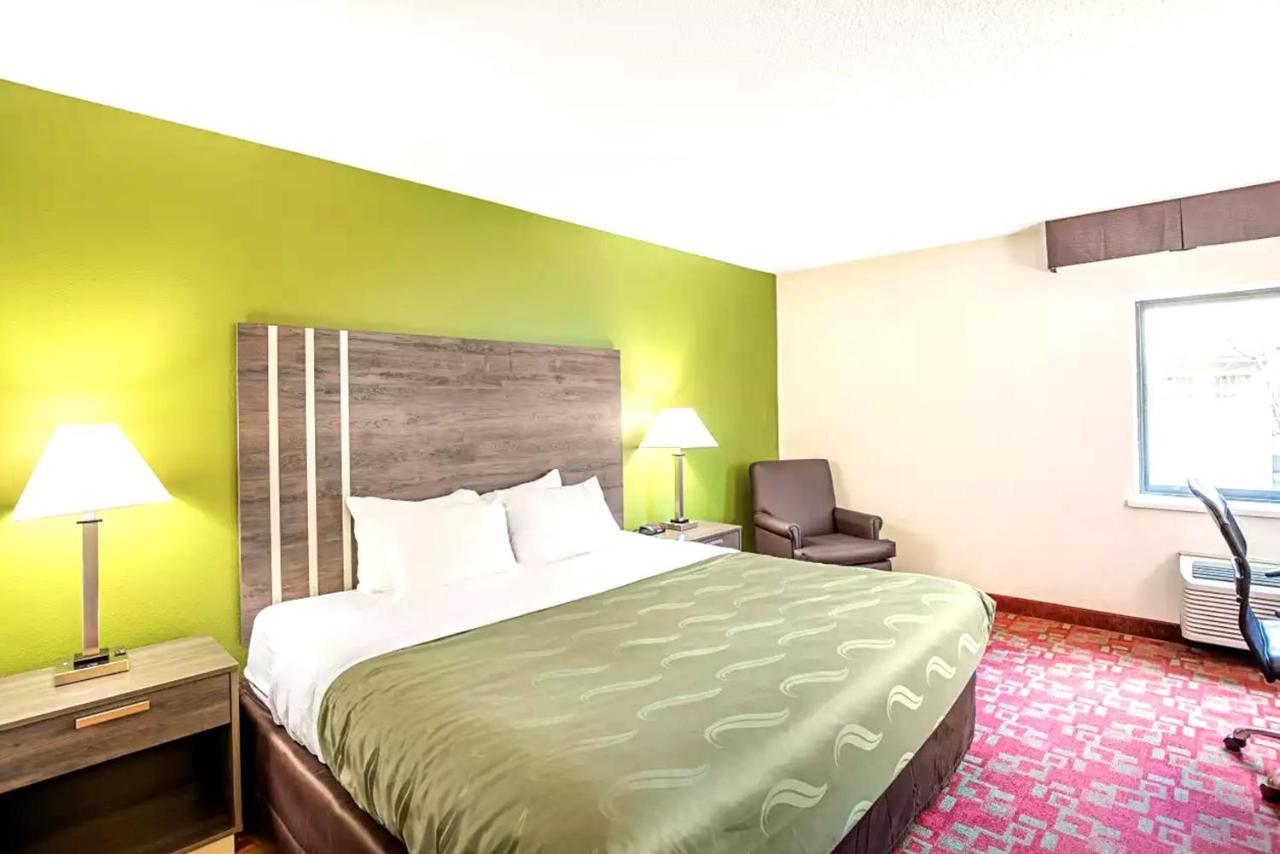 Quality Inn & Suites ميلووكي المظهر الخارجي الصورة