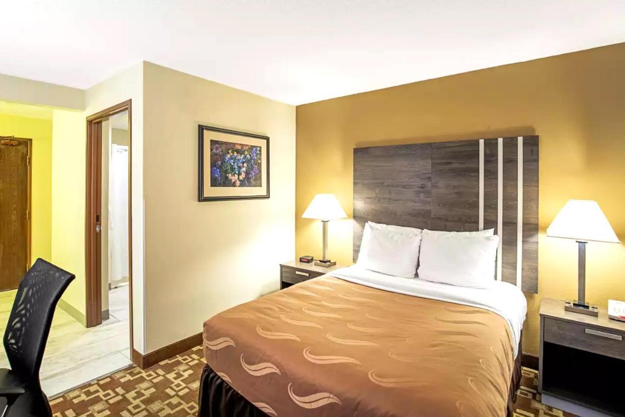 Quality Inn & Suites ميلووكي المظهر الخارجي الصورة