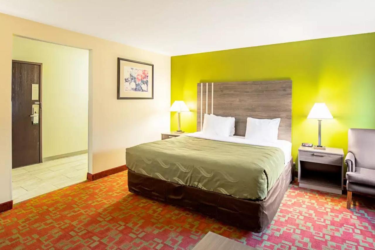 Quality Inn & Suites ميلووكي المظهر الخارجي الصورة