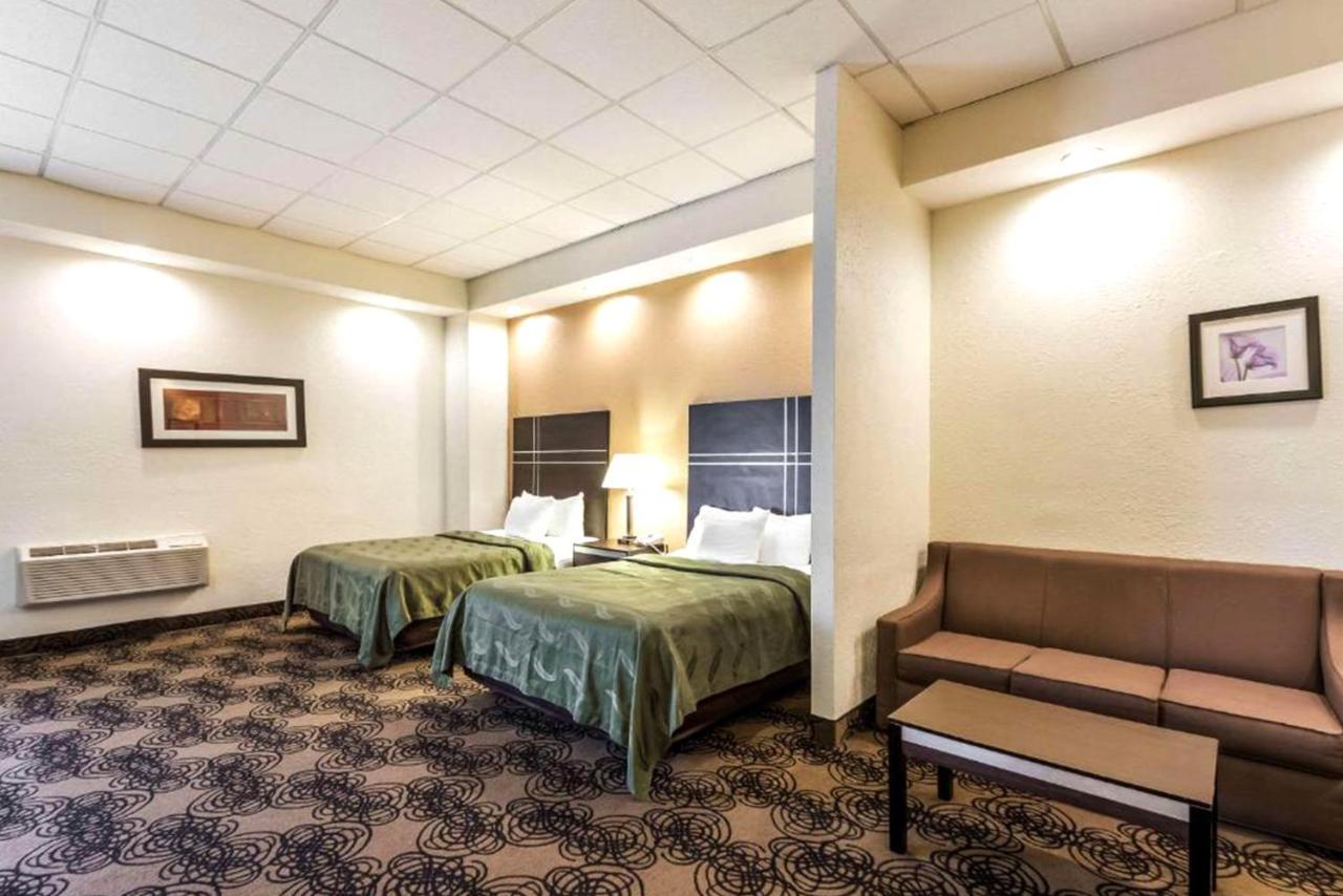 Quality Inn & Suites ميلووكي المظهر الخارجي الصورة