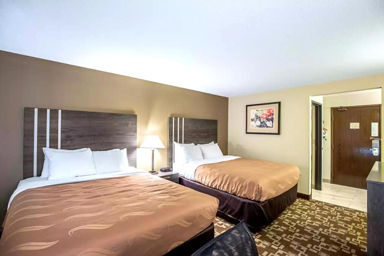 Quality Inn & Suites ميلووكي المظهر الخارجي الصورة